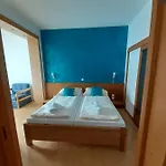 Отель Gold 3*
