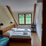 Gold Hotel