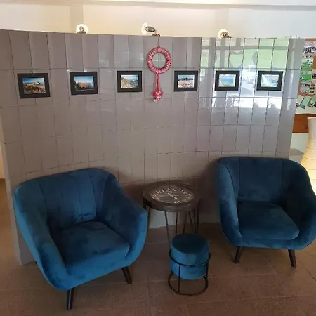 Gold Hotel
